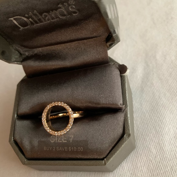 Beautiful circle ring - Picture 7 of 7